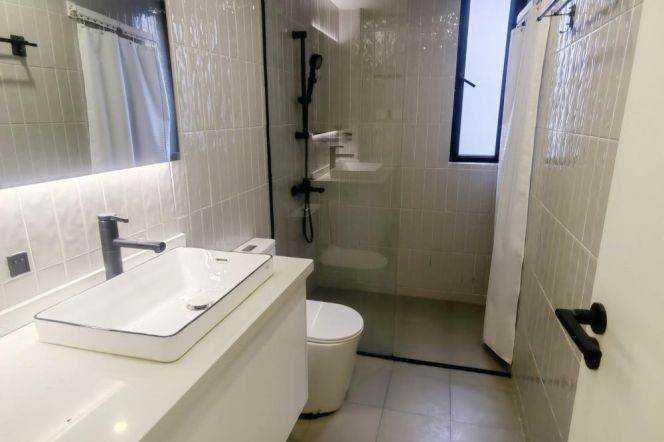Bright 1 br on FaHuaZhen Rd . easy to L 10/11 JiaoTong University St.