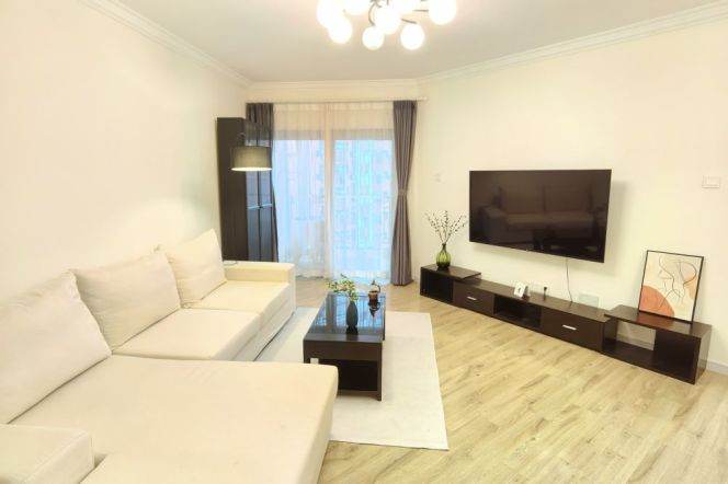 140 sqm 3 br cozy Apt &balcony &oven &wall heating/jiangsu rd 14K