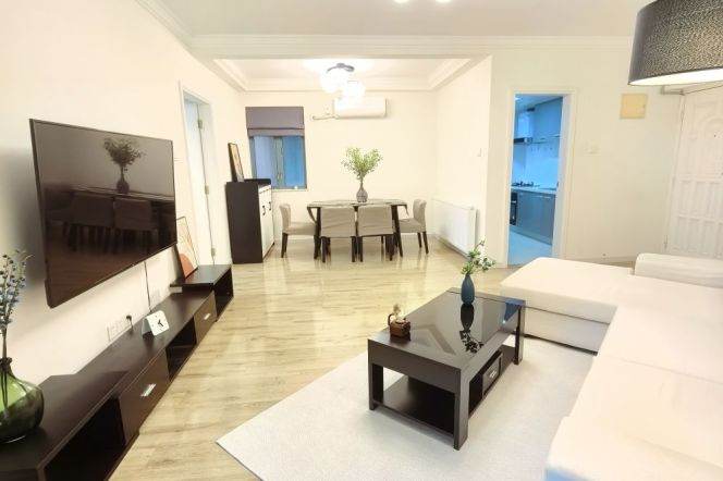 140 sqm 3 br cozy Apt &balcony &oven &wall heating/jiangsu rd 14K