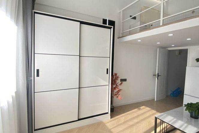 Bright 1Br Furnished Jiangsu Rd Station