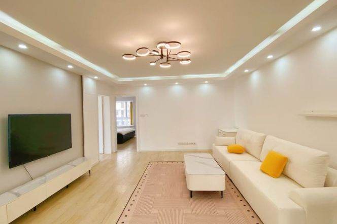 3 br 140 sqm modern &bright Apt/bathtub Weining rd L2 for 13K