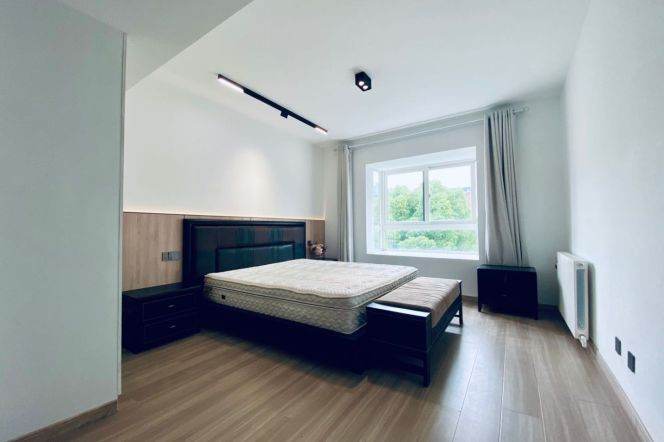 4 br 160 sqm modern Apt &wall heating&oven &dishwasher/L 10 Songyuan rd