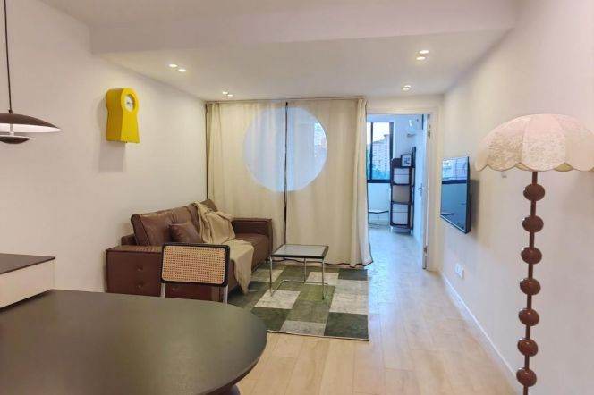 Spacious 1 br on PanYu Rd . easy to L 10/11 Jiaotong University St.