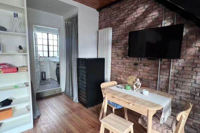 Full furnished 1br & high ceiling/ terrace @ S Shanxi Rd & Line 1/10/12