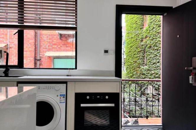  Modern 1+1br lanehouse nr South Shaanxi Rd   L1/10/12