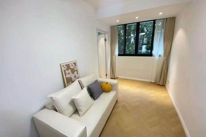 Furnished 1br-Jiangsu Road