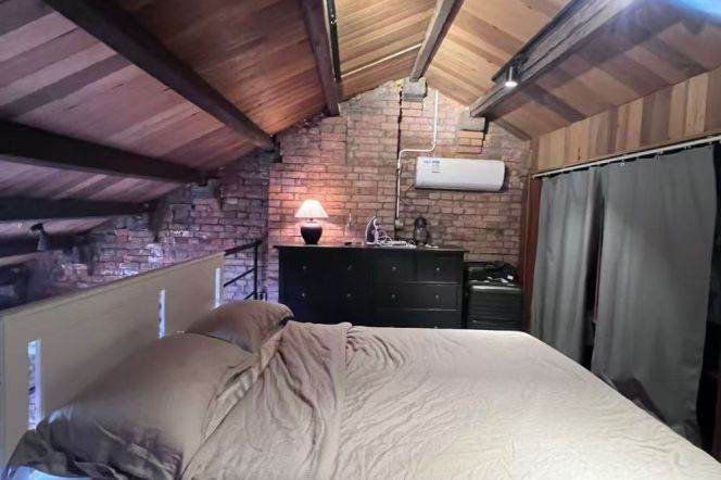 Full furnished 1br & high ceiling/ terrace @ S Shanxi Rd & Line 1/10/12