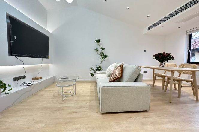 Comfy 2brs Apt Changshu road MTR