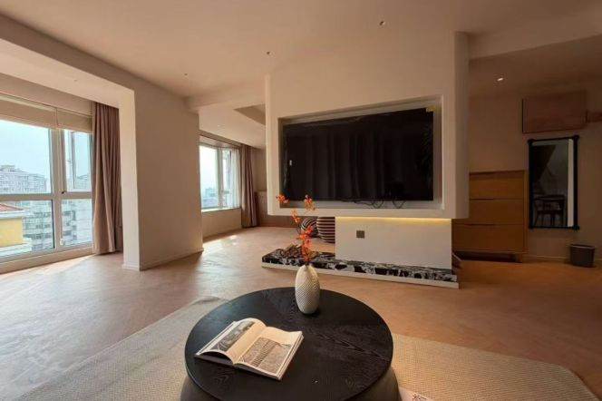 brand new 4brs penhouse floor heating big terrace in Hong qiao 38K