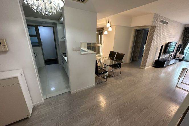 Changping Rd metro/2br2bt/central AC/free club/tennis court/gym/pool