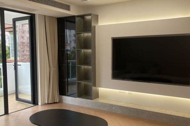 160 sqm 3 br bright Apt &floor heating &balcony/changping rd jing'an