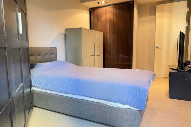 New World, large 2-bedroom apartment with outdoor balcony, L 10-13