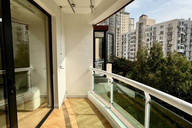 160 sqm 3 br bright Apt &floor heating &balcony/changping rd jing'an