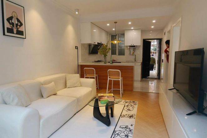 Modern 1 br with yard near JiaoTong University ,L10/11 