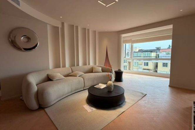 brand new 4brs penhouse floor heating big terrace in Hong qiao 38K