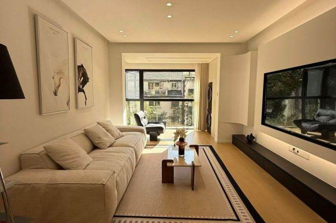 West Nanjing Rd metro/2br2bt/central AC/floor heat/oven