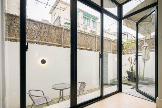 2B2B,wuth yard,Near JiaoTong University Station.