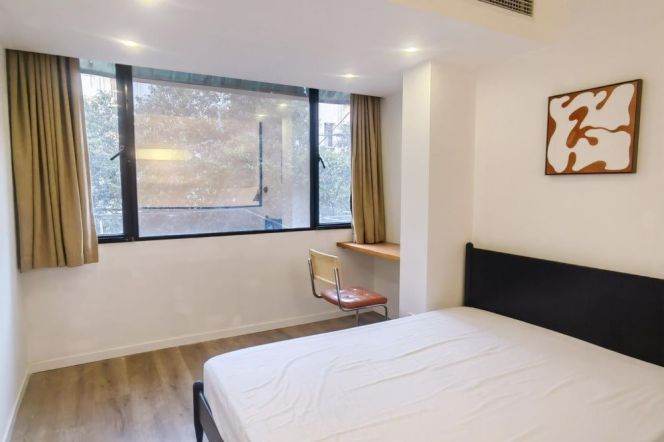 Bright 1 br on FaHuaZhen Rd . easy to L 10/11 JiaoTong University St.