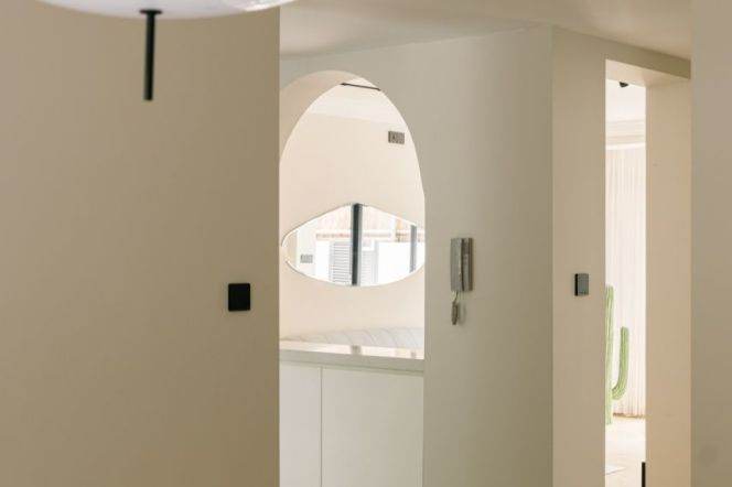 2B2B,wuth yard,Near JiaoTong University Station.