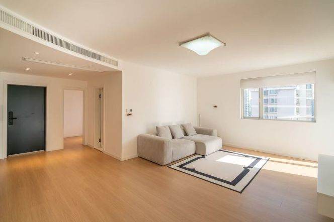  Tonghui Apartment /3BR with floor Heating & Dual Balconies /xujiahui station 