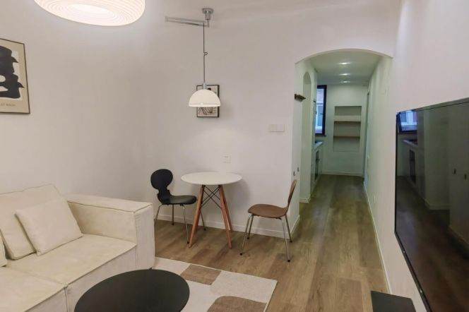 Bright 1 br on FaHuaZhen Rd . easy to L 10/11 JiaoTong University St.