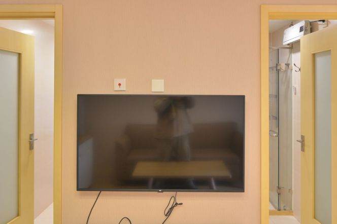 1 br service apt in Putuo District Near Changshou Rd Station(Line 13)