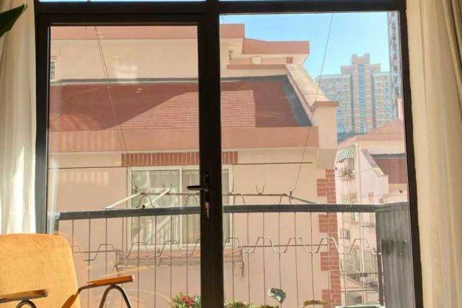 outdoor balcony,1br 2lrs@L7 Changping Rd station,all bright room