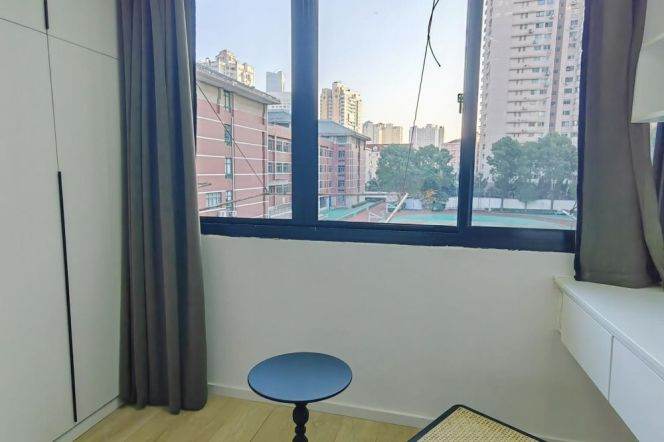 Spacious 1 br on PanYu Rd . easy to L 10/11 Jiaotong University St.