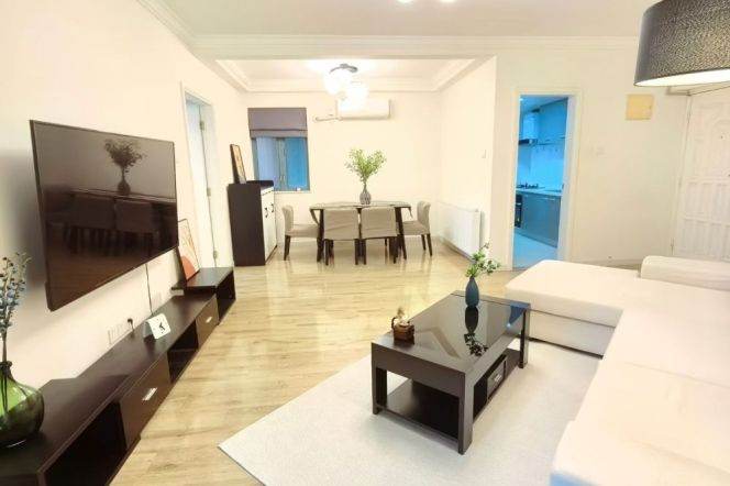 High-rise 3br/2bt Flat close to Jiangsu Road