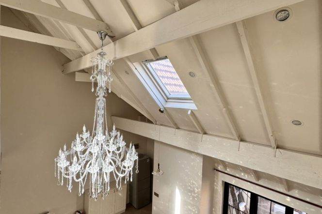 2 br+2 bath old house &private terrace &oven/iapm South shanxi rd