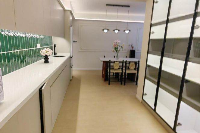 Modern & Spacious 1 br near HuaShan Greean. L10/11 JiaoTong University St.
