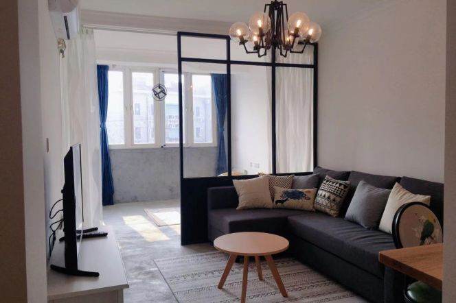 3 mins walk to L10 Shanghai library,Middle Huaihai Rd,1BDRM,1 BA,walk-in closet, balcony,furnished.