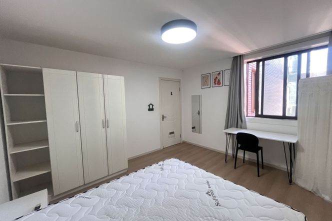 West Nanjing Road Shared Apt Cozy Room