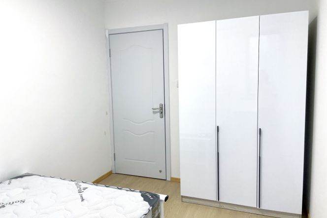 Nice Cozy Room Shared Apt Near Line 2/13 West Nanjing Road 