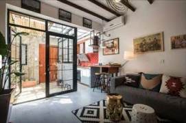 Bright 1Br with Yard @L9/12 Jiashan rd station