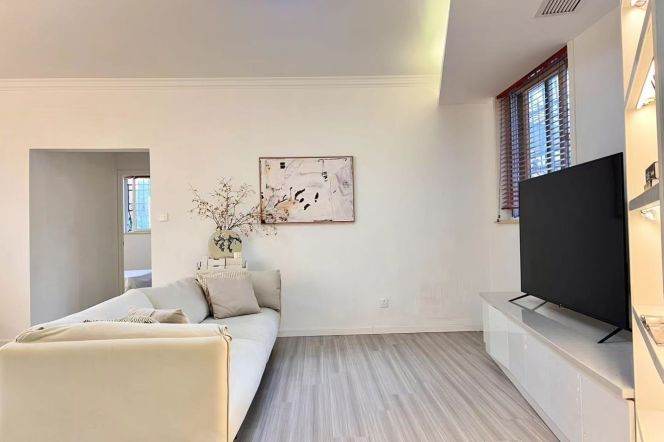 2 br modern Apt &central AC &oven &bathtub/Zhongtan rd Putuo 10.3K