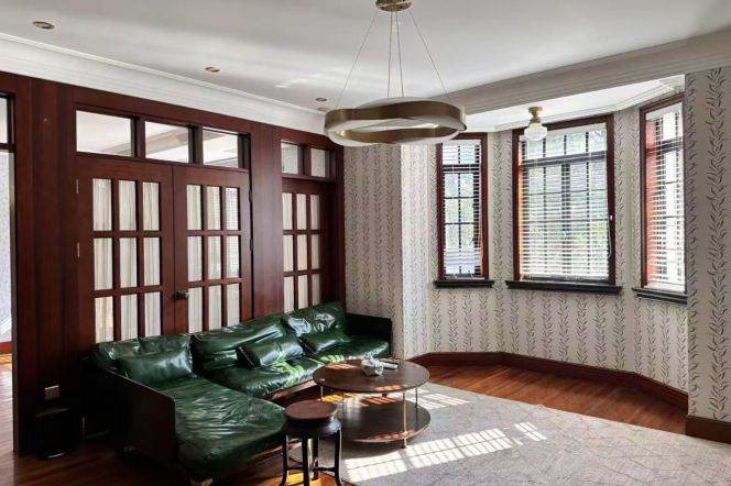 Historical Building 2br-2bath near Line 10/11 Jiaotong University St.