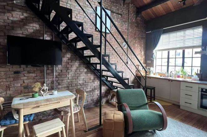 Good lighting 1br loft with terrace near South Shaanxi Road