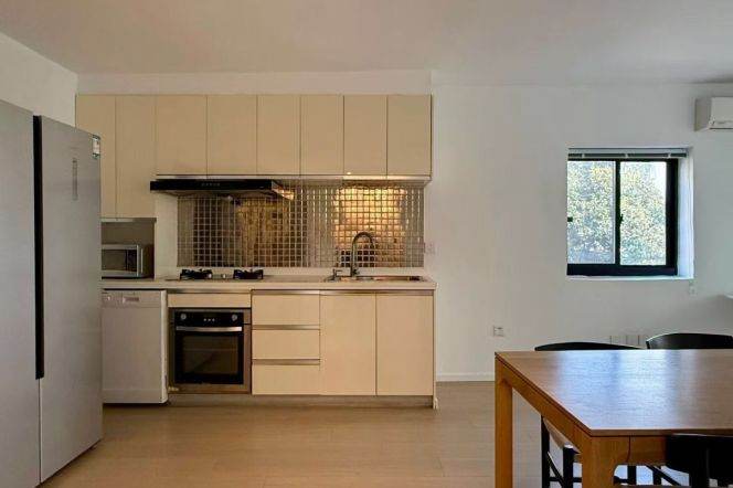 Wuyuan Road South facing 2br,0 Distance to Line 1/7 Changshu Road St.