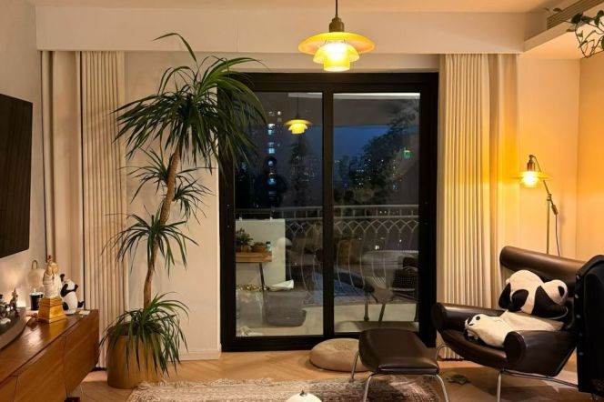 High rise 2brs&2baths with balcony near Jiashan Road