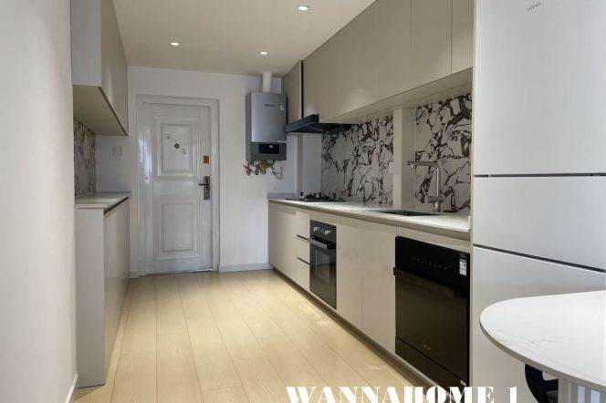 Spacious&Modern&Bright 2Bdrs 1Bath Apt+L13 West Nan Jing Rd +Nice View/Great Location