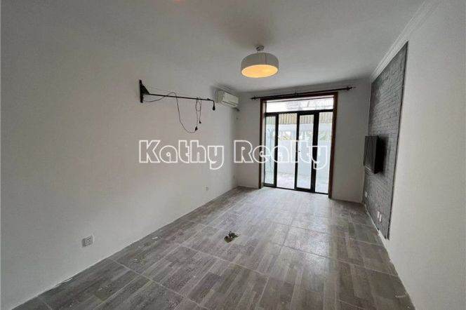 Spacious 1BR +yard wall heating Changshu Rd 9500