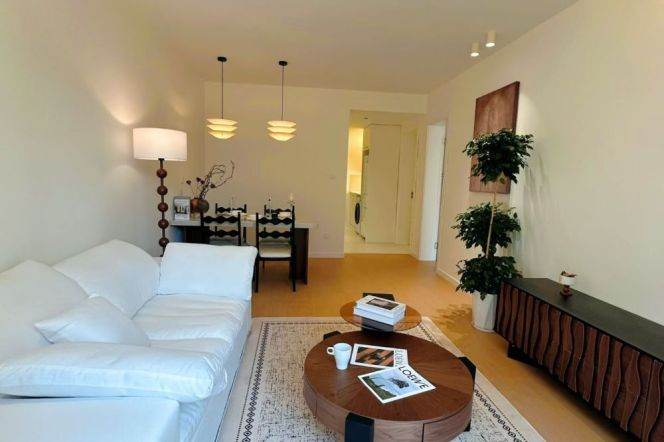 Newly Renovated Well-lighted 2Br/2Lr/1Bt+Lovely Yard@L10 Longbai Xincun Metro Station 