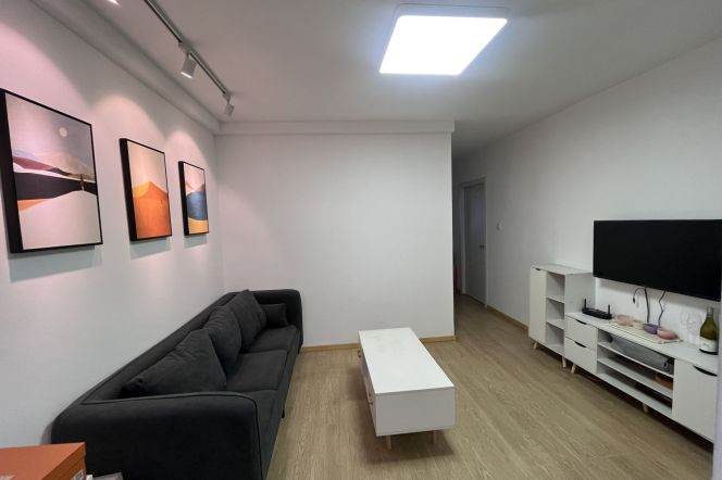 Nice Cozy Room Shared Apt Near Line 2/13 West Nanjing Road 