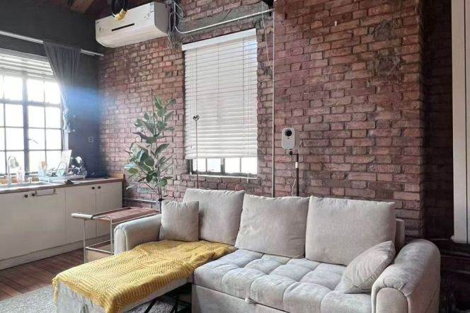 Good lighting 1br loft with terrace near South Shaanxi Road