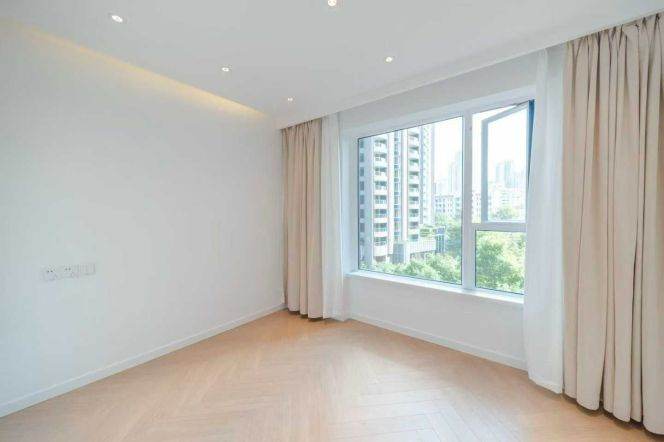 The courtyard Zhen’ning/Yan’an rd 3brs apt with floor heating;L2/11