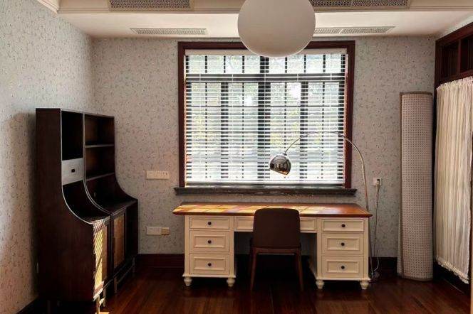 Historical Building 2br-2bath near Line 10/11 Jiaotong University St.