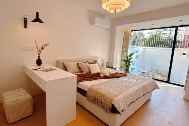 Newly Renovated Well-lighted 2Br/2Lr/1Bt+Lovely Yard@L10 Longbai Xincun Metro Station 