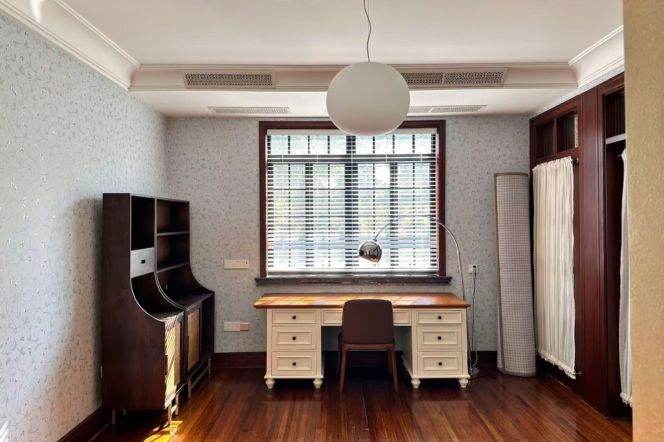 Historical Building 2br-2bath near Line 10/11 Jiaotong University St.