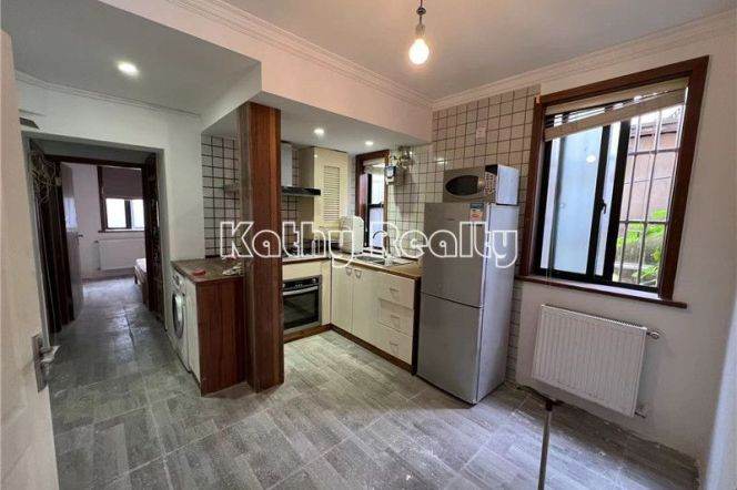 Spacious 1BR +yard wall heating Changshu Rd 9500